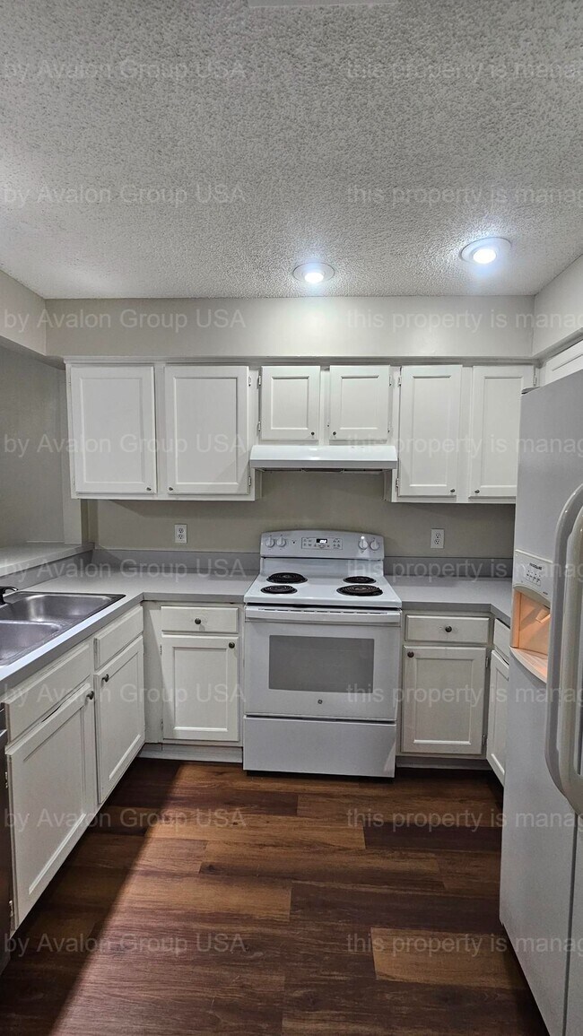 Building Photo - 3545 Villa Pl