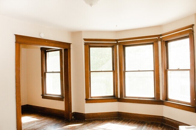 Building Photo - 423 N Salisbury St