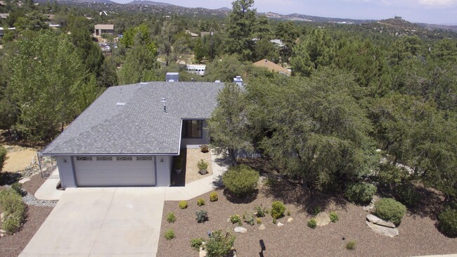 Building Photo - 1444 Vista Rd