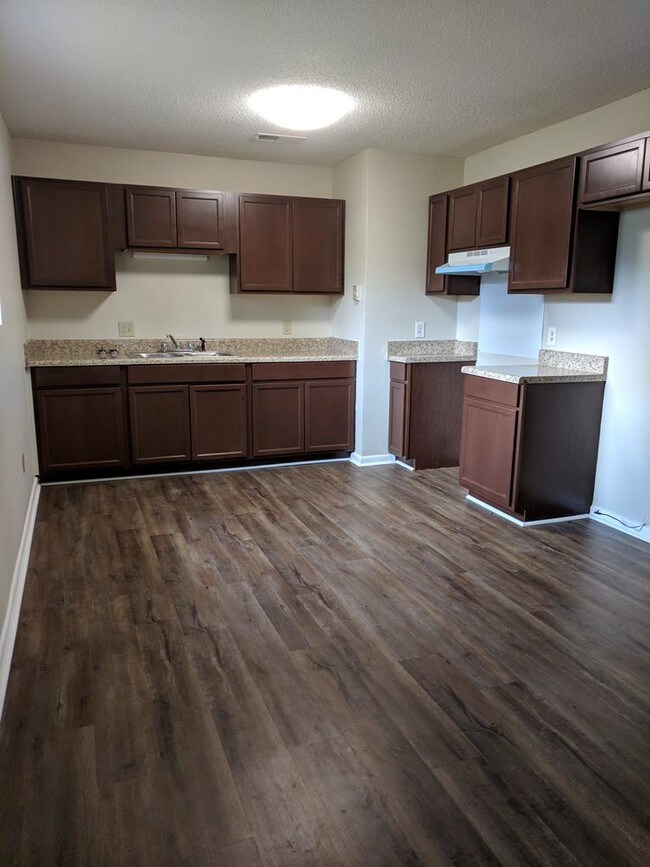 Building Photo - 1212 Firestone Dr