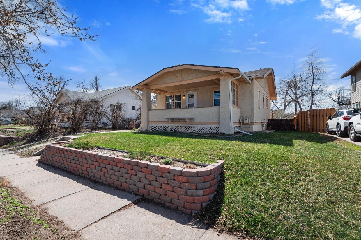 Foto principal - 2219 S Williams St
