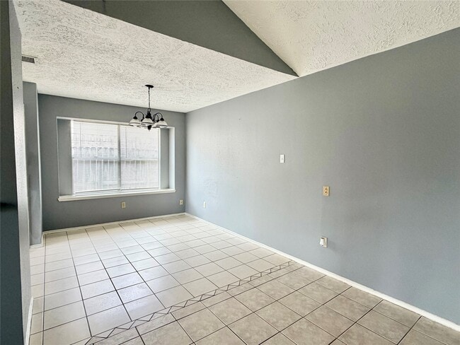 Building Photo - 13419 Klamath Falls Dr