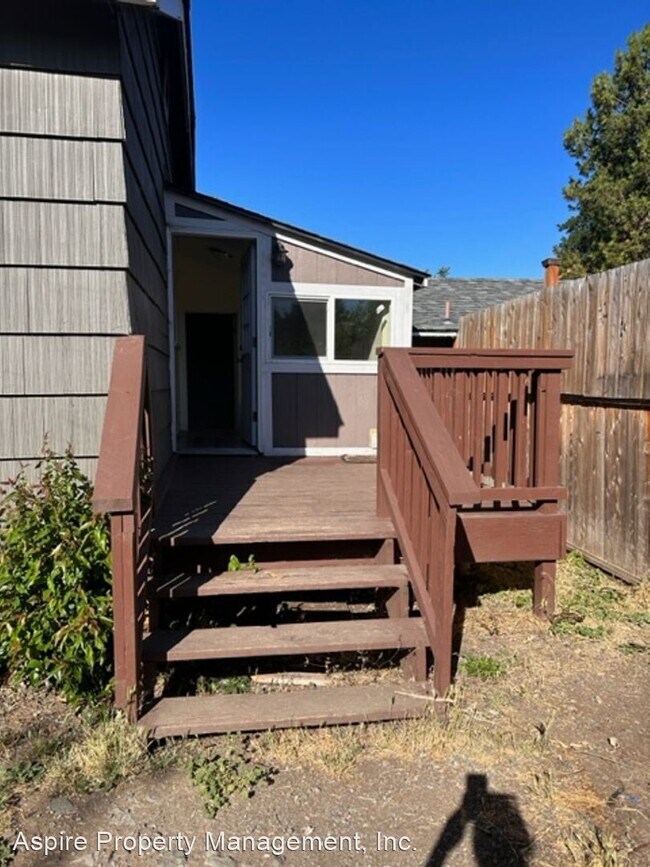 Building Photo - 2 br, 1 bath House - 521 Mayette St