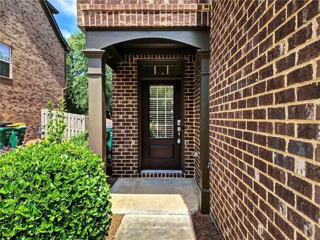 Foto del edificio - 2121 Greencrest Cir