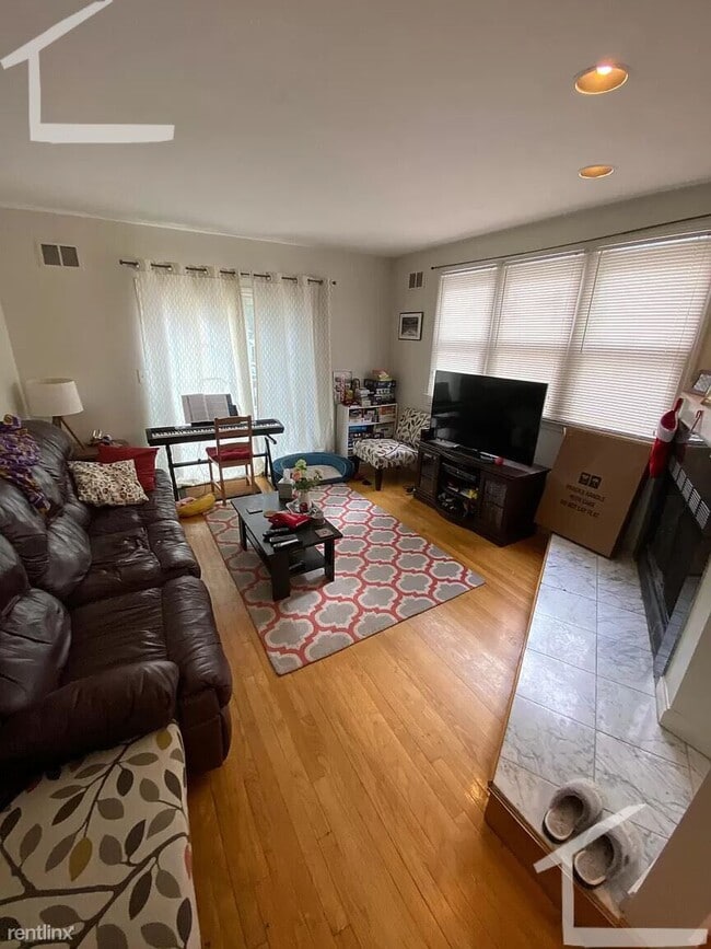 Foto del edificio - 4 br, 3 bath House - 254 Allston St Apt 2B