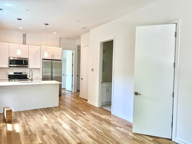 Foto del edificio - 822 N Winchester Ave