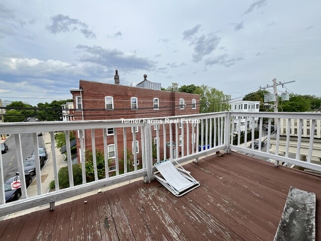 Building Photo - 58 Mansfield St