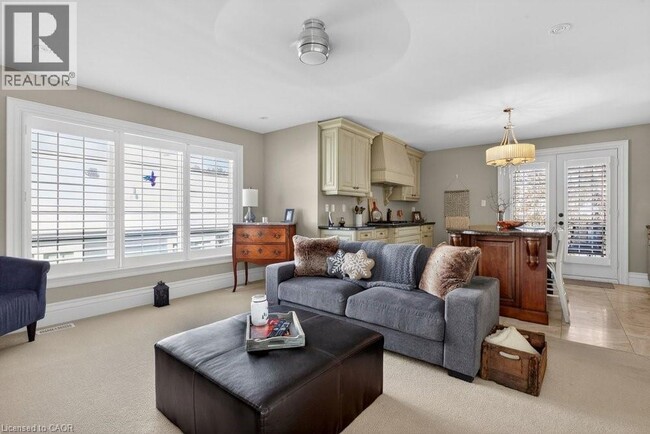 Building Photo - 847 Long Dr