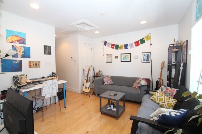 Foto del edificio - Spacious newly renovated 1 bedroom one bat...