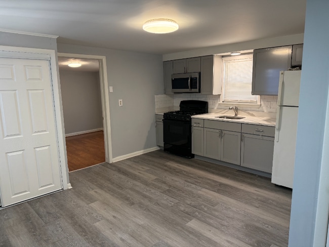 Building Photo - 506 Broad St