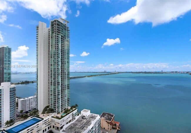 Foto del edificio - 460 NE 28th St