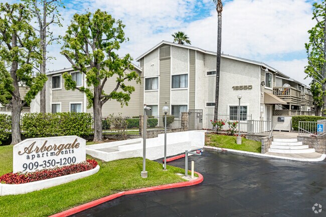 Oficina de entrada/arrendamiento - Arborgate Apartments