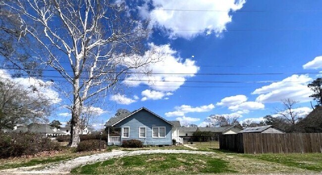 Foto del edificio - 7008 Goodwood Ave