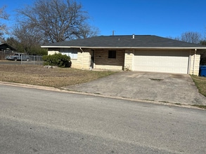Building Photo - 612 Bluebonnet Dr