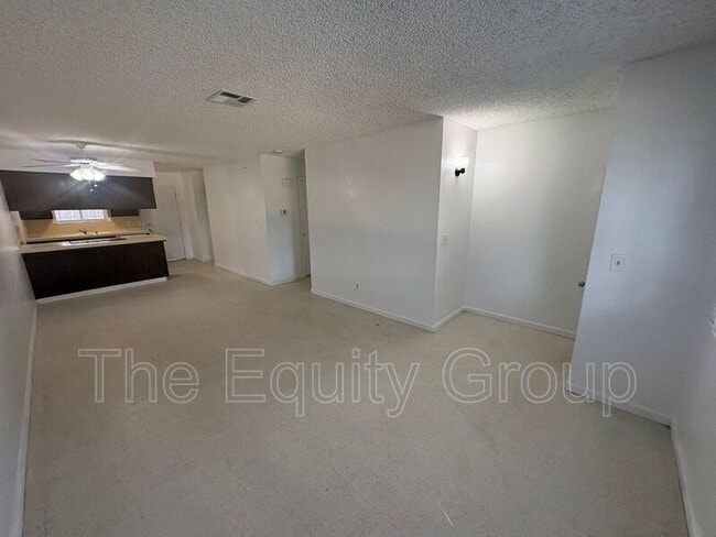 Building Photo - 2533 W Chestnut Ct
