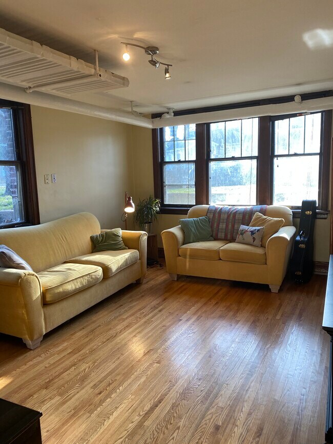 Foto del edificio - 4325 BRYANT Ave S APT