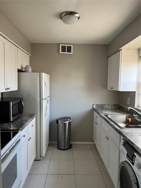 Building Photo - 9138 Tudor Dr