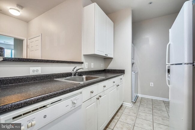 Building Photo - 2765 Centerboro Dr