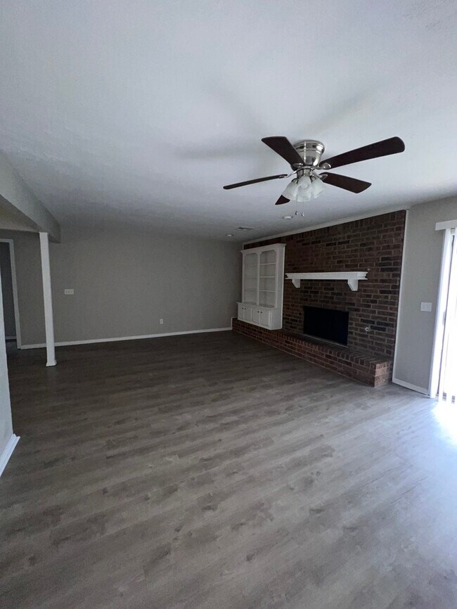 Building Photo - 10101 Carnie Cicle Yukon, OK 73099
