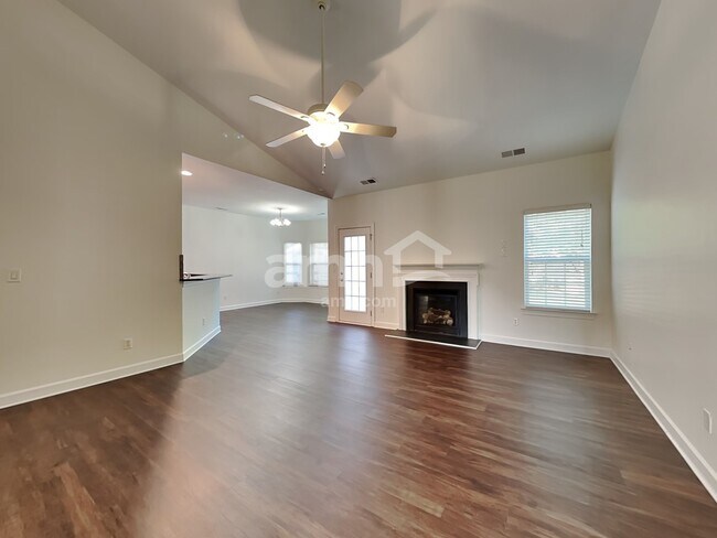 Building Photo - 551 Clearwater Dr NW