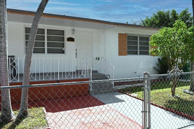 Foto del edificio - 321 NW 21st Ave
