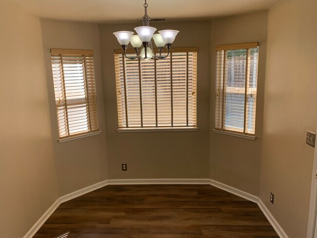 Foto del edificio - 203 Legacy Ln