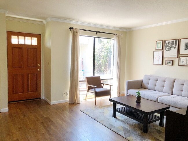 Building Photo - 3031 Oyster Bay Ave