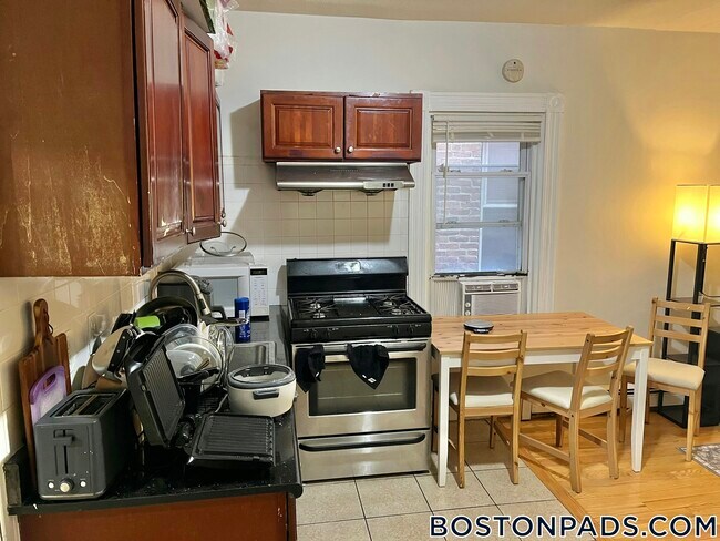 Building Photo - 3 Warwick St