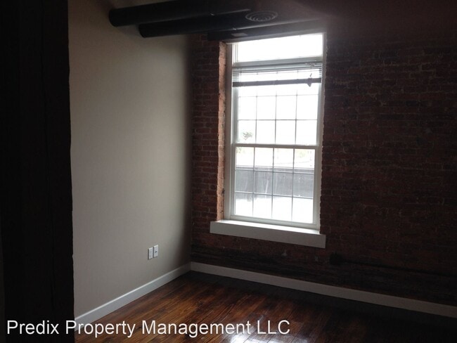 Building Photo - 175 W Gay Ave