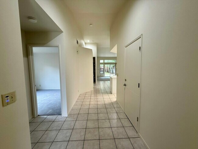 Foto del edificio - 620 Oriole Ave