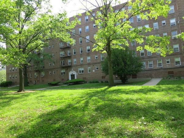 Primary Photo - 675 Avenue Z