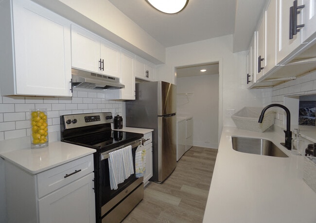 Building Photo - The Edge at Oakland Apartments - Auburn Hills