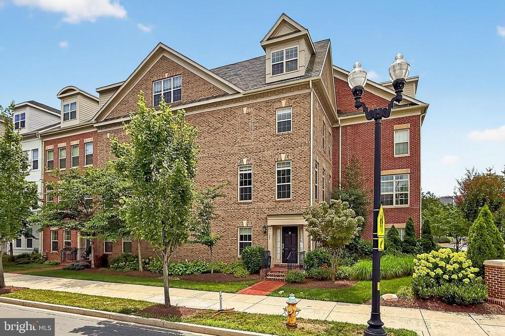 Primary Photo - 322 N George Mason Dr