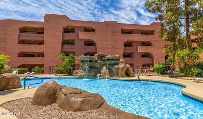 Foto del edificio - 4303 E Cactus Rd