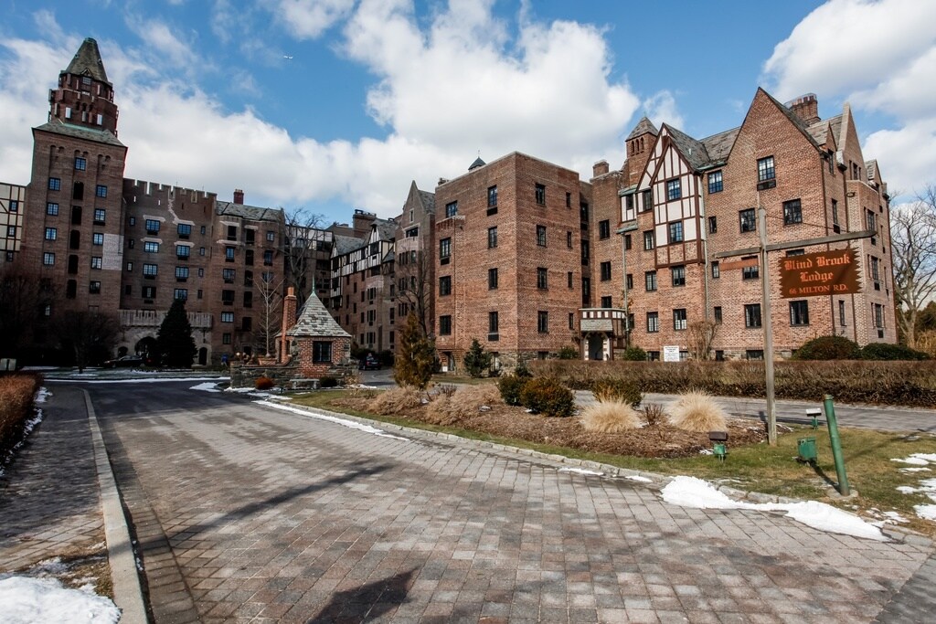 Blind Brook Lodge Apartments in Rye, NY