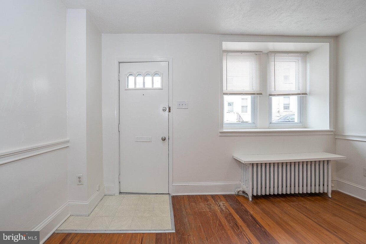 Primary Photo - 141 East St