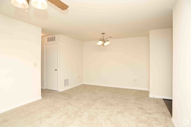 3BR, 2BA - 1,185 SF - Woodbridge Station