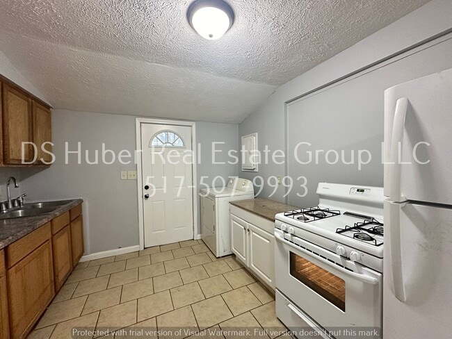 Building Photo - 2303 Fielding-