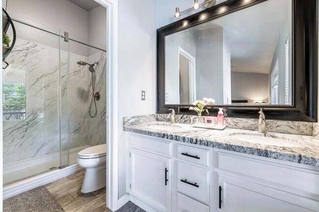 Foto del edificio - 7634 N Dearing Ave