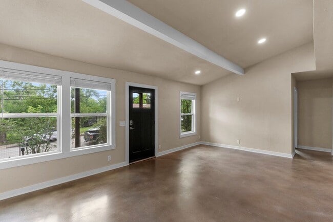 Building Photo - 4305 Leslie Ave