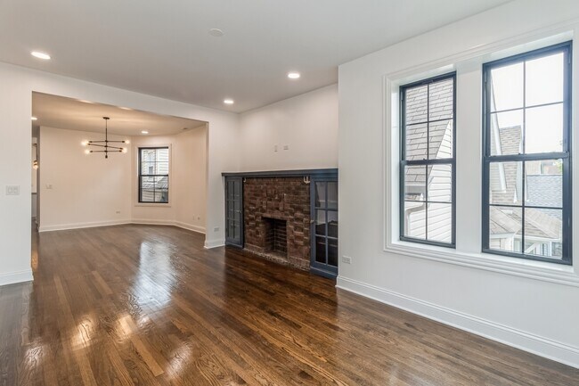 Building Photo - 2641 N Avers Ave