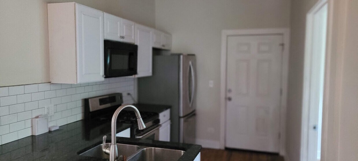 Foto del edificio - 408 W 103rd St