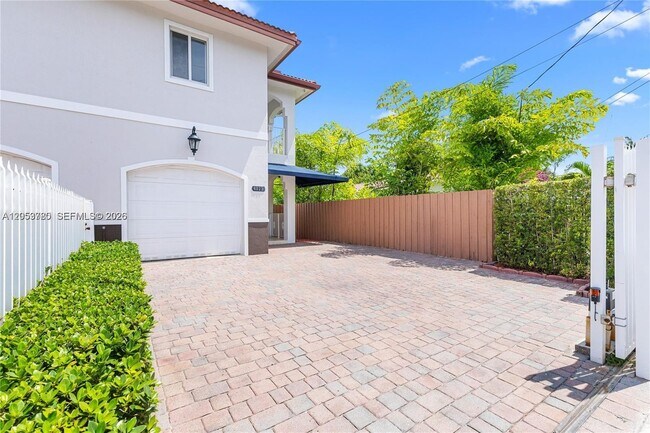 Foto del edificio - 4023 SW 10th St