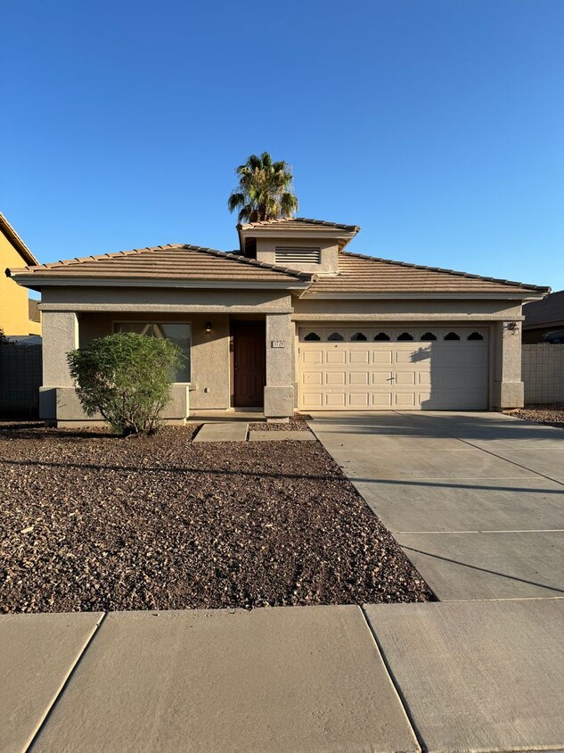 Foto principal - 3 BEDROOM IN SAN TAN RANCH