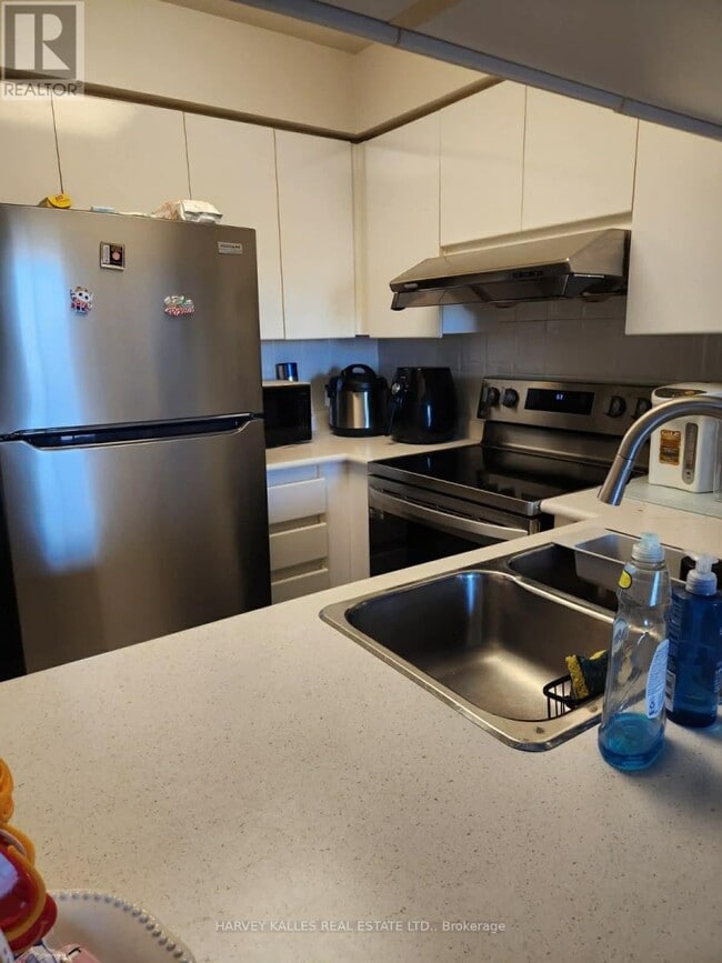 Building Photo - 8 Hillcrest Ave