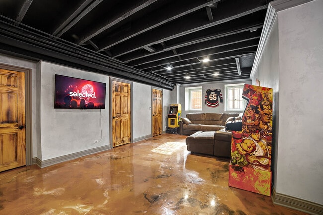 Building Photo - 2130 W Washington Blvd