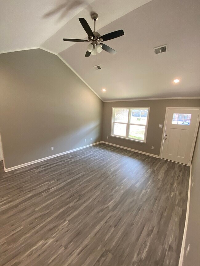 Building Photo - Call 501-404-4774 To Schedule Your Showing...