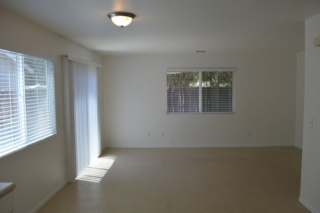 Foto del edificio - Centrally Located!