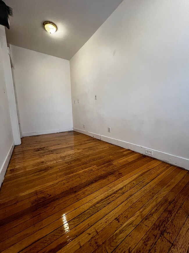 Building Photo - Sunny, Updated Brighton 1 bed in the 1600 ...