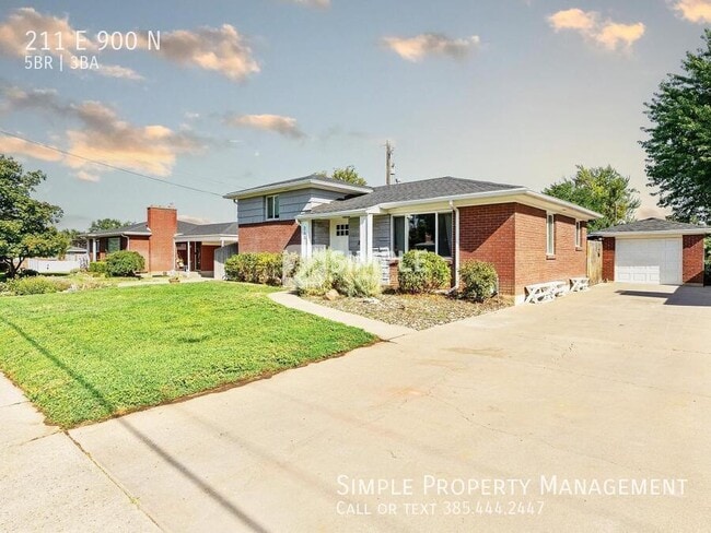 Building Photo - 211 900 N
